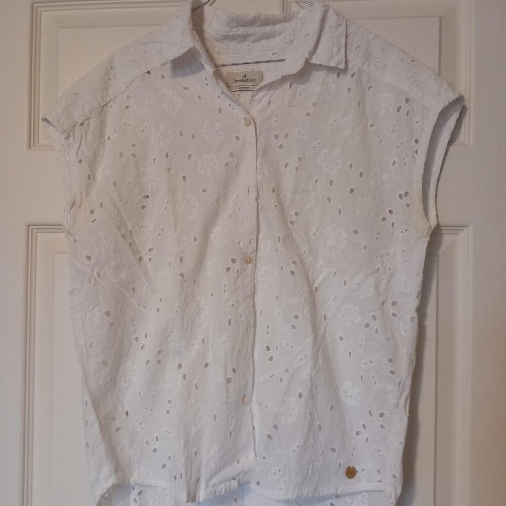 Brooksfield Made in Italy White Eyelet Broderie Anglaise Blouse | Gold Logo